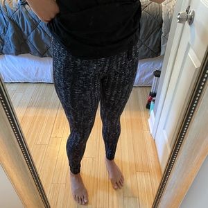 Black and grey workout leggings